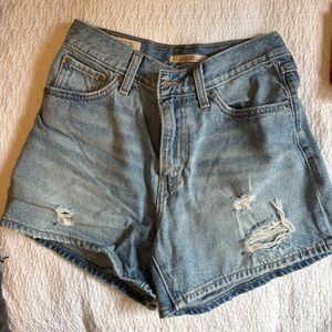Levi’s 80s Mom Shorts